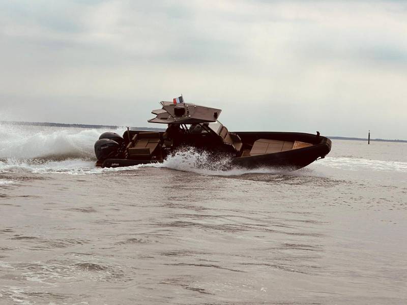 Sea Water GHOST 320 - FULL OPTIONS