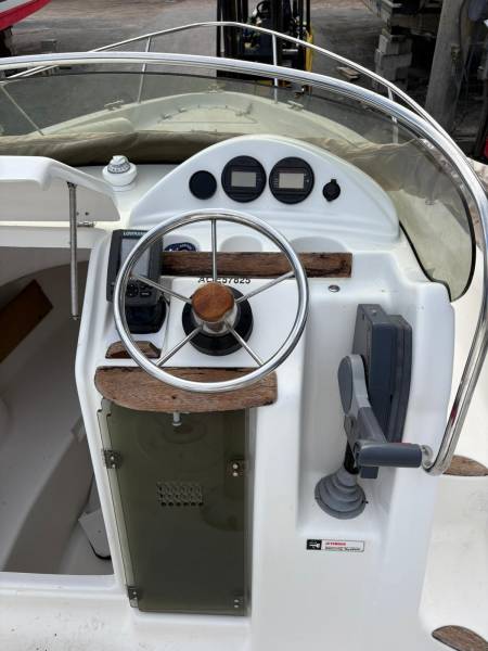 B2 Marine Cap Ferret 552 SWA